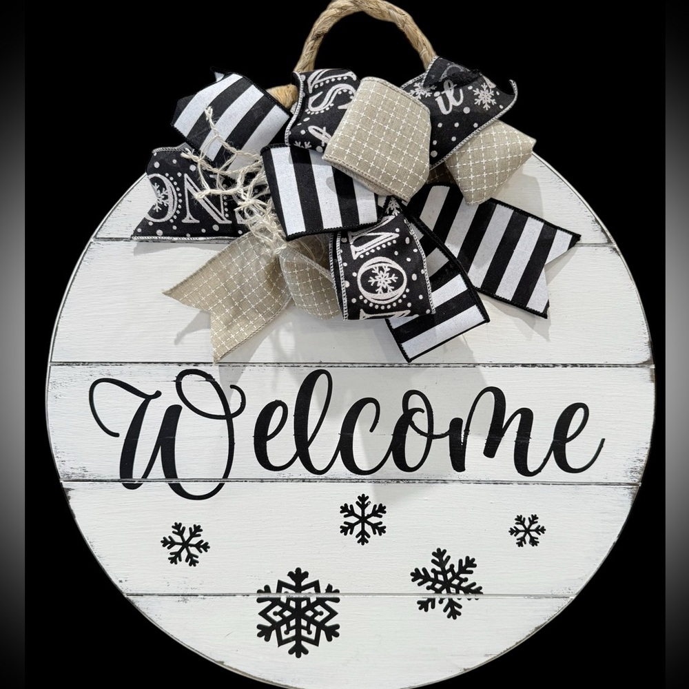 Really Nice 18” Round Custom Made Wood Door Hanger

Check out my other listings.